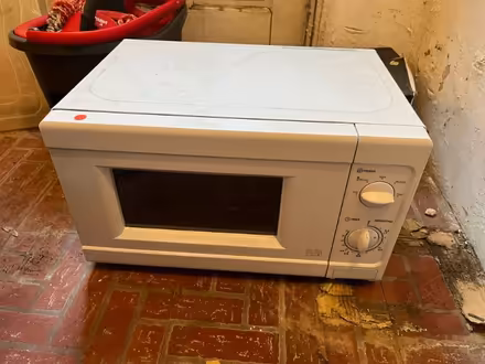 Photo of free microwave (islington N1) #1