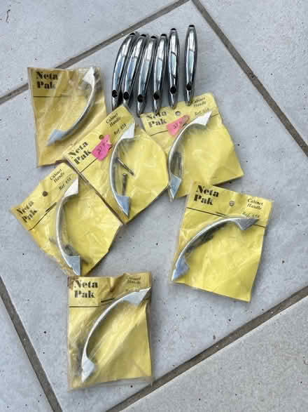 Photo of free 12 x cabinet handles (Fareham PO15) #1