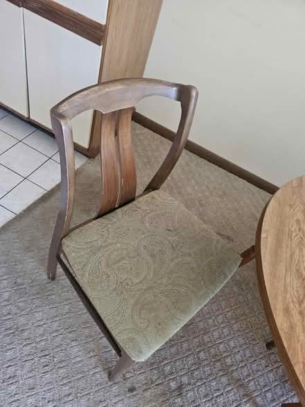 Photo of free dining table w/chairs (Park ridge) #2