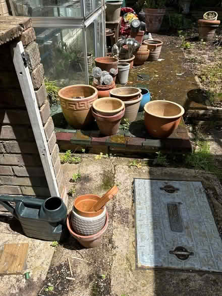 Photo of free Pots various sizes (HP12) #3