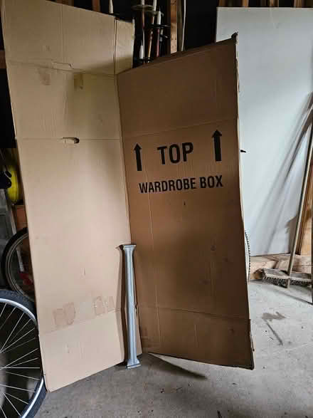 Photo of free wardrobe box for moving (Britannia & Winston Churchill) #1