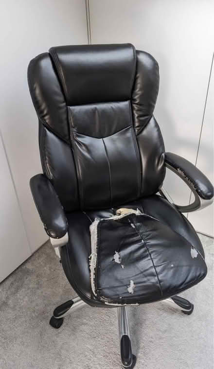 Photo of free Very comfortable chair (Wimbledon SW19) #3