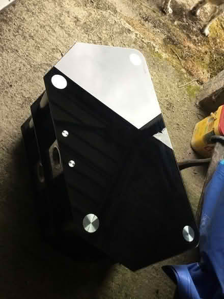 Photo of free TV stand (The Fish SY7) #3