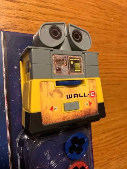 Photo of free Wall-E Storybook & Projector (Maynard) #4