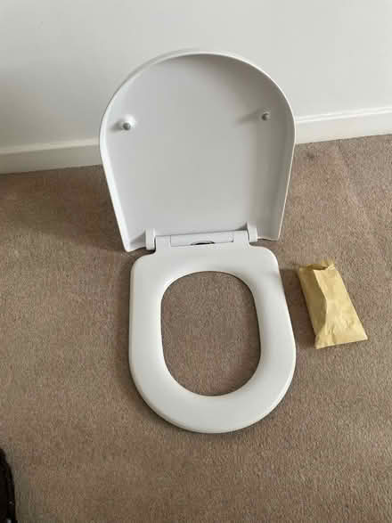 Photo of free BRAND NEW soft close toilet seat (Redditch B98.) #2