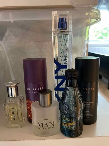 Photo of free Men toiletries (CR2) #1