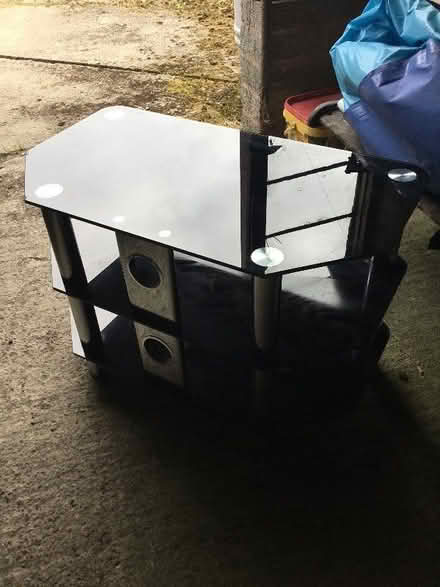 Photo of free TV stand (The Fish SY7) #2