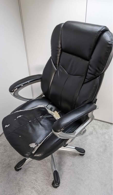 Photo of free Very comfortable chair (Wimbledon SW19) #2