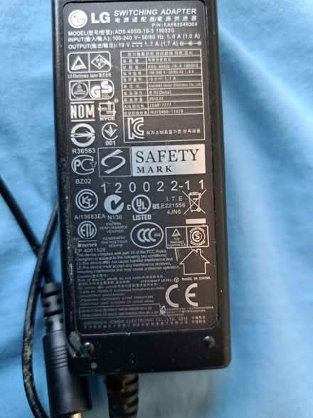 Photo of free LG Laptop power supply (19V, 1.7A) (Caversham RG4) #1