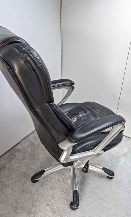 Photo of free Very comfortable chair (Wimbledon SW19) #1