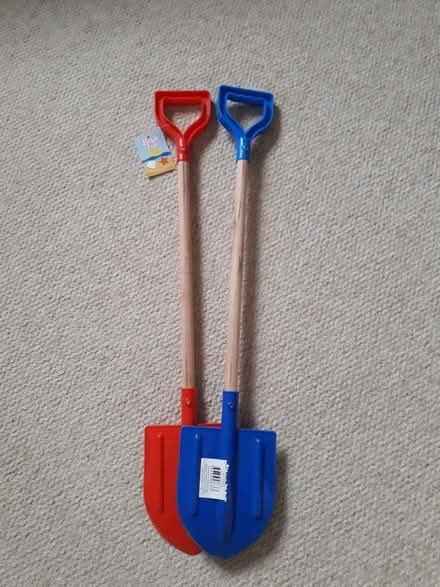 Photo of free Children's plastic spades (HP3 Apsley) #2