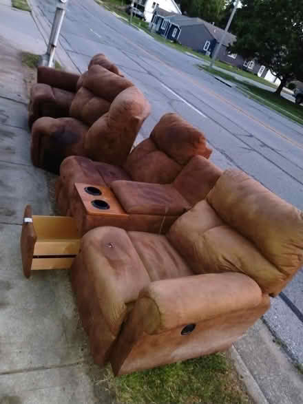 Photo of free curbside 5 pc suede sectional (50th terr & Nieman Shawnee ks) #2