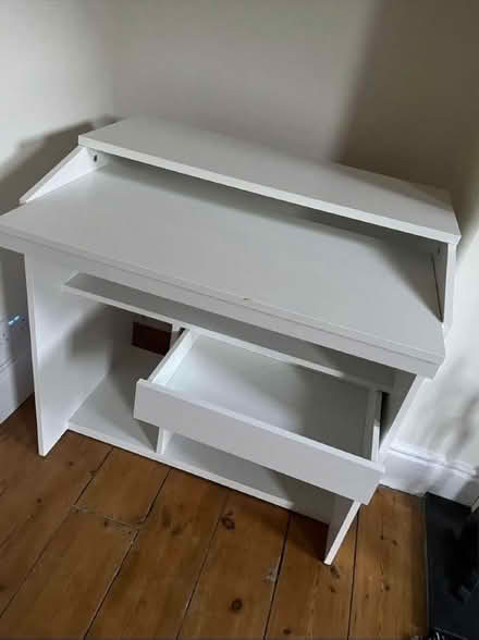 Photo of free White desk (Bradford on Avon BA15) #3