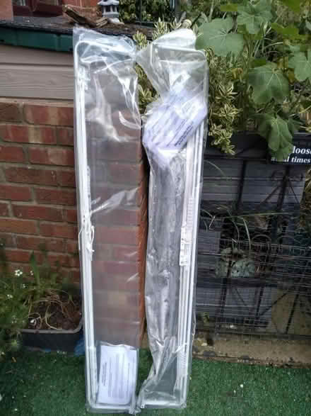 Photo of free Valance tracks 4ft extend to 7ft (Monkwick CO2) #1