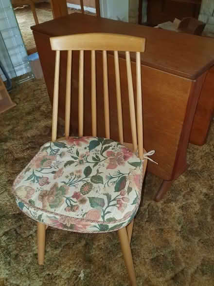Photo of free Table and 5 chairs (Sherwood TN2) #1