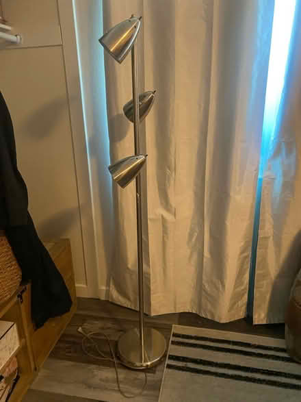 Photo of free Standing lamp (Sun Valley / North Hollywood) #1