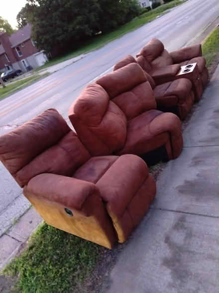 Photo of free curbside 5 pc suede sectional (50th terr & Nieman Shawnee ks) #1