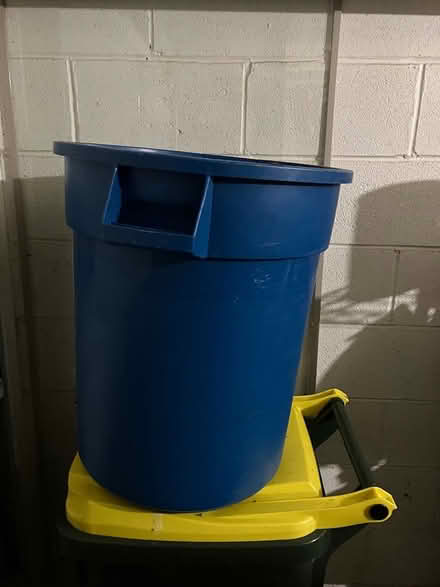 Photo of free 20 gal plastic bin (Oak Brook) #1