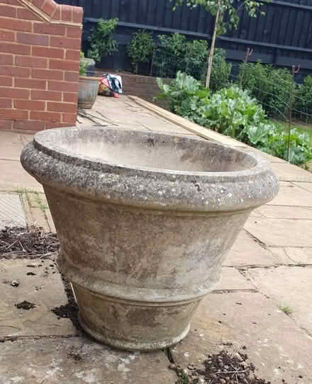 Photo of free 2 x large concrete pots (Sevenoaks TN13) #2