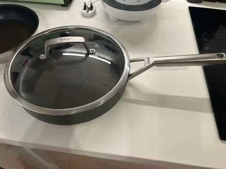 Photo of free 3 non stick saucepans (SE17) #3