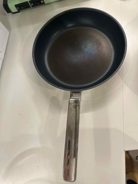 Photo of free 3 non stick saucepans (SE17) #1