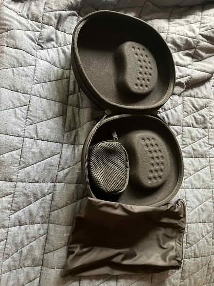 Photo of free Headphone holder case (Mitcham) #1