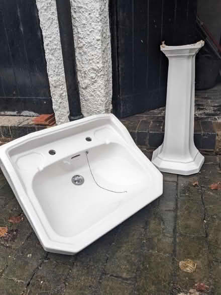 Photo of free Pedestal sink (Llansantffraid SY22) #1