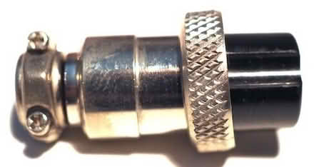 Photo of free 4-pin microphone connectors