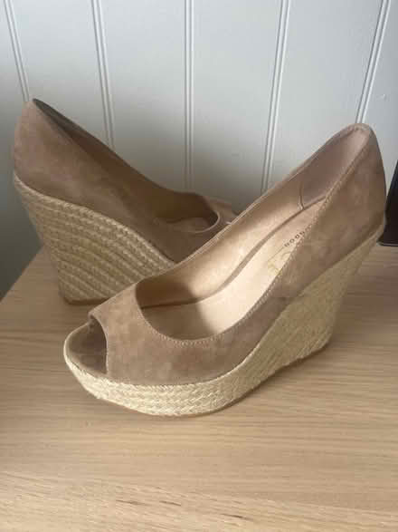 Photo of free Office wedges (Chelsea (SW10)) #1