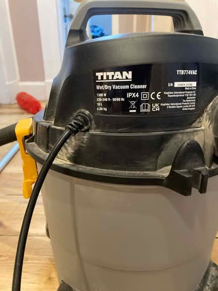 Photo of free Titan wet/dry vacuum cleaner (Leith, EH6) #2