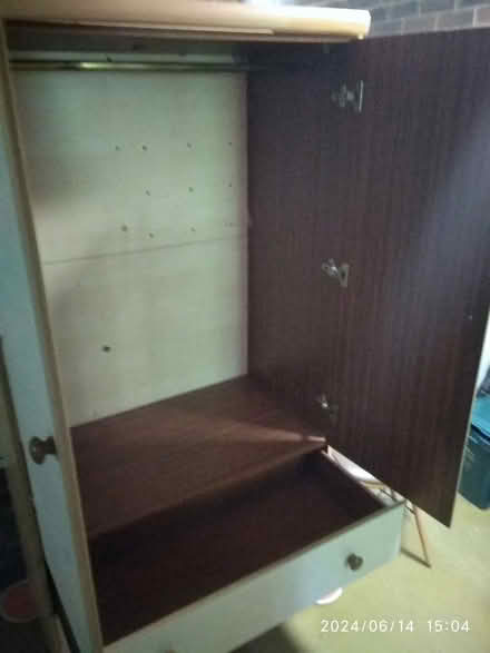 Photo of free Must go this weekend - Wardrobe etc (Staines TW18) #2