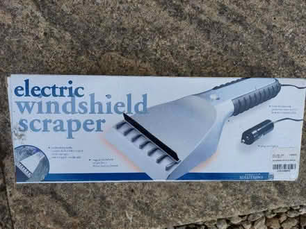 Photo of free Windscreen scraper (Hyde GL6) #1