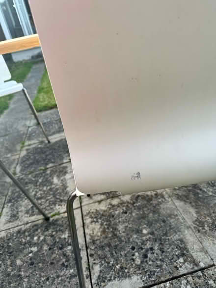 Photo of free Indoor dining table and 4 chairs (Coulsdon) #4