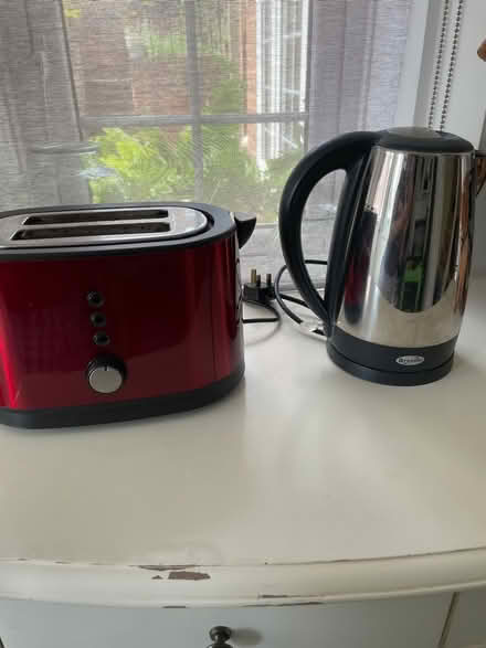 Photo of free Kettle and toaster (Chessington) #1