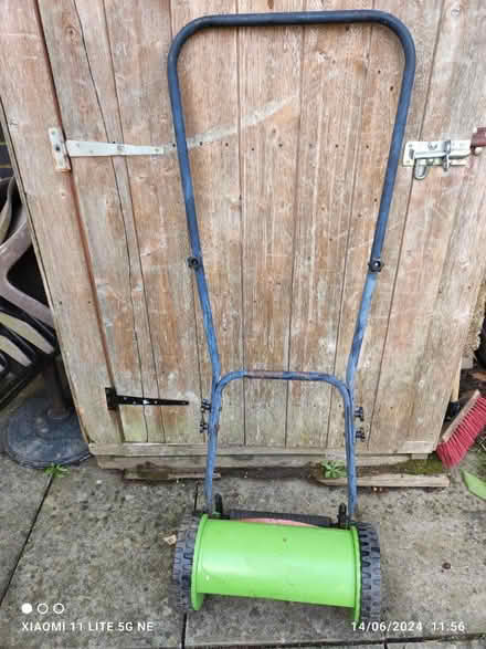 Photo of free Manual lawnmower (Wallington SM6) #1