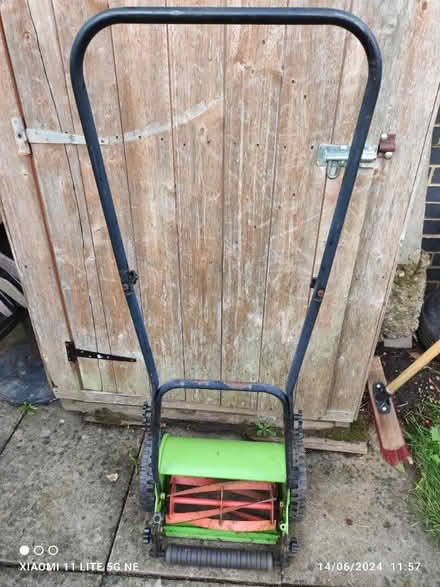 Photo of free Manual lawnmower (Wallington SM6) #2