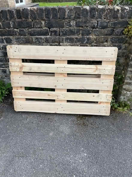 Photo of free Wooden pallet (croydon) #1