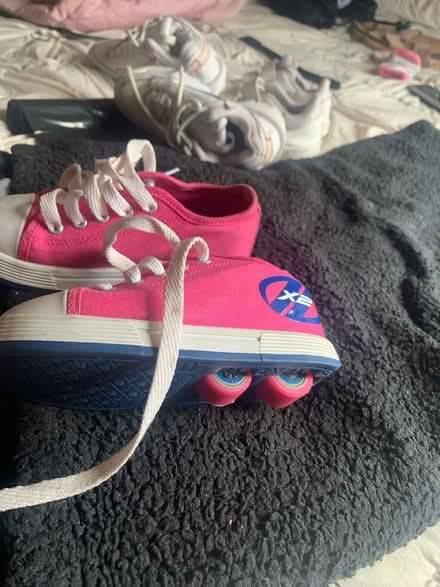 Photo of free Girls heelys (WV3) #1