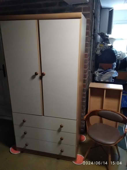 Photo of free Must go this weekend - Wardrobe etc (Staines TW18) #1