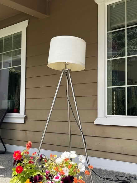 Photo of free cute lamp (Tukwila off of macadam rd s) #1