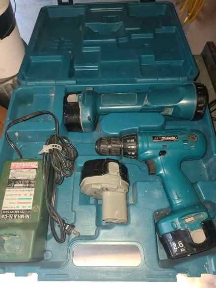 Photo of free Makita drill, charger & 3batteries (Ulster County) #1