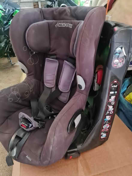 Photo of free Maxi cosy swivel baby seat (TW14) #3