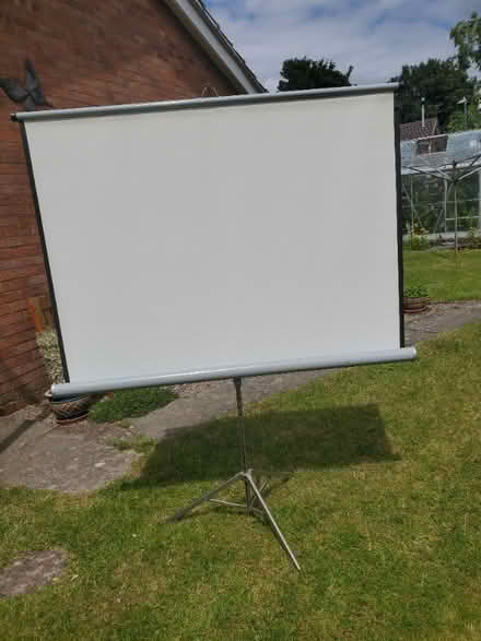 Photo of free Projector Screen (Woodloes Park CV34) #1