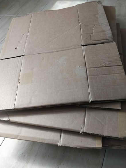 Photo of free moving boxes (West Thamesmead) #1
