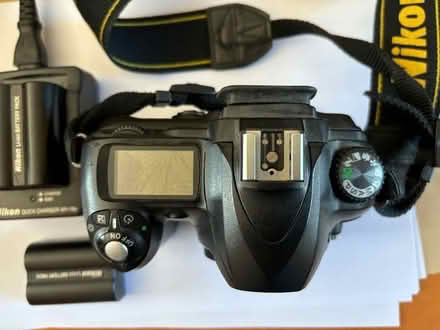 Photo of free Nikon D50 (needs repair) plus two Nikon batteries/charger (Monkland HR6) #3