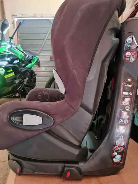 Photo of free Maxi cosy swivel baby seat (TW14) #2