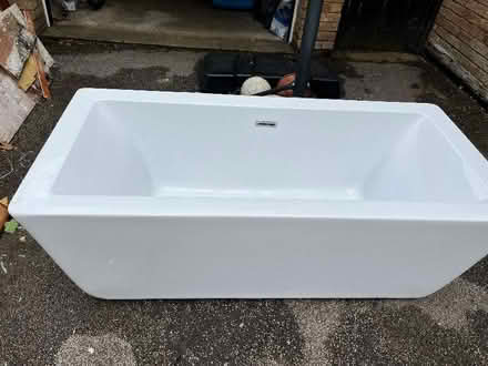Photo of free Bath tub (Leighton Buzzard LU7) #1