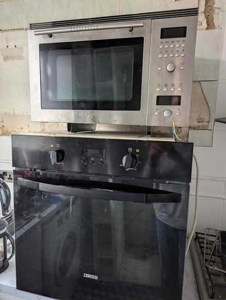 Photo of free Oven & microwave oven (Walworth SE17) #1