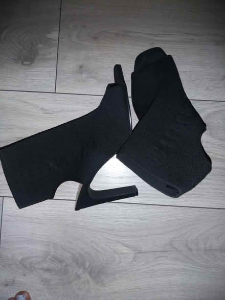 Photo of free High heel (South Tottenham N15) #1