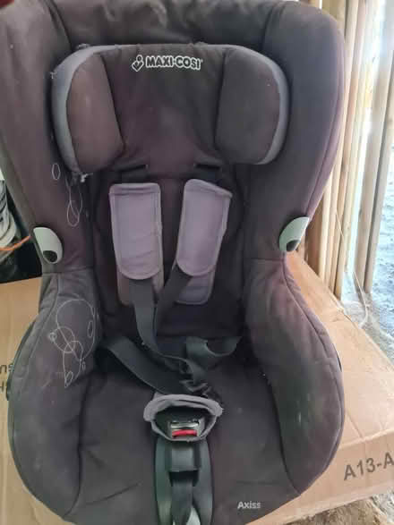 Photo of free Maxi cosy swivel baby seat (TW14) #1